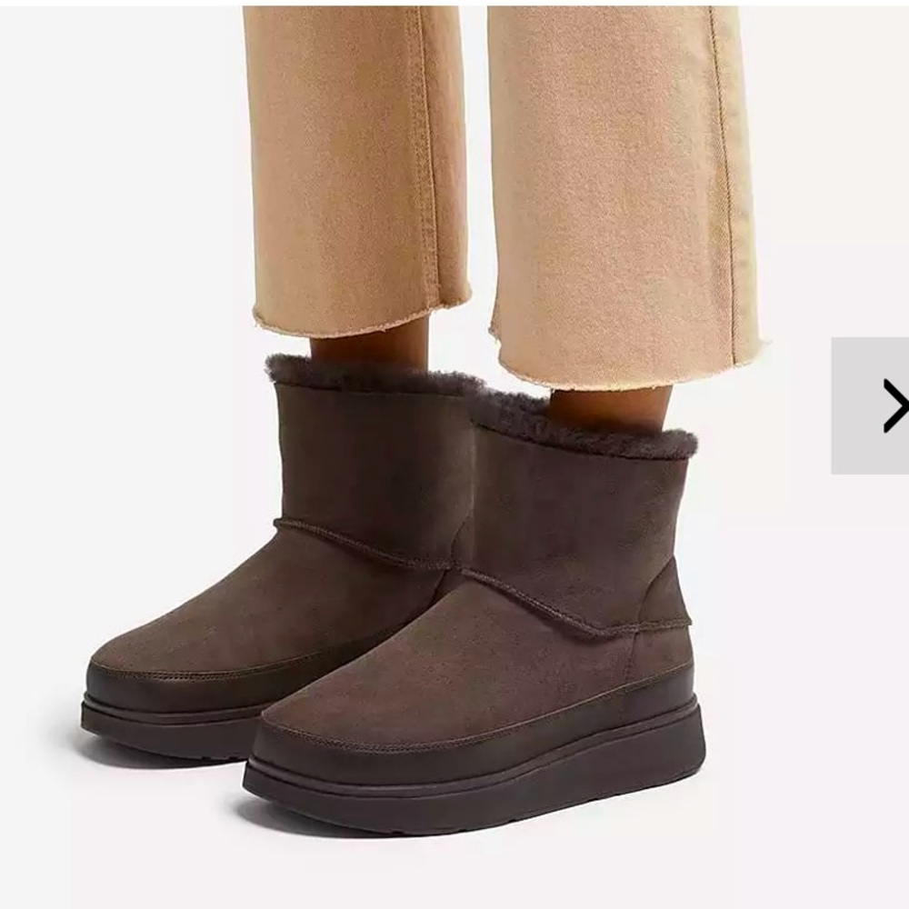 Fit Flop Gen FF Mini Shearling Boots Chocolate Brown NWT and never worn!